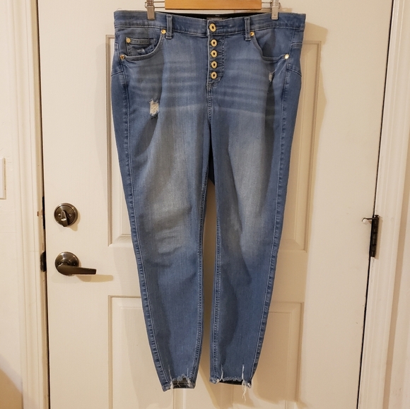 Torrid Distressed Bombshell Skinny size 18 R - Picture 1 of 10